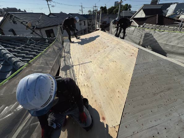 大阪府八尾市　屋根葺き替え工事　工事中