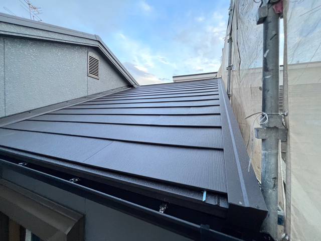 柏原市 屋根カバー工事 after